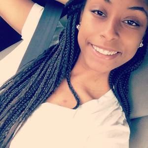 Meet your Posher, Leona